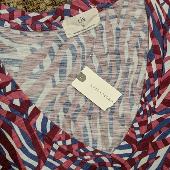 t.la Anthropologie pink Coral New V Neck Shirt - Picture 2 of 7